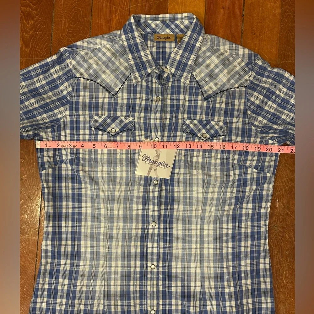 Wrangler blue & white w/ silver sparkle plaid long sleeve snap up shirt. NWT - Picture 5 of 7
